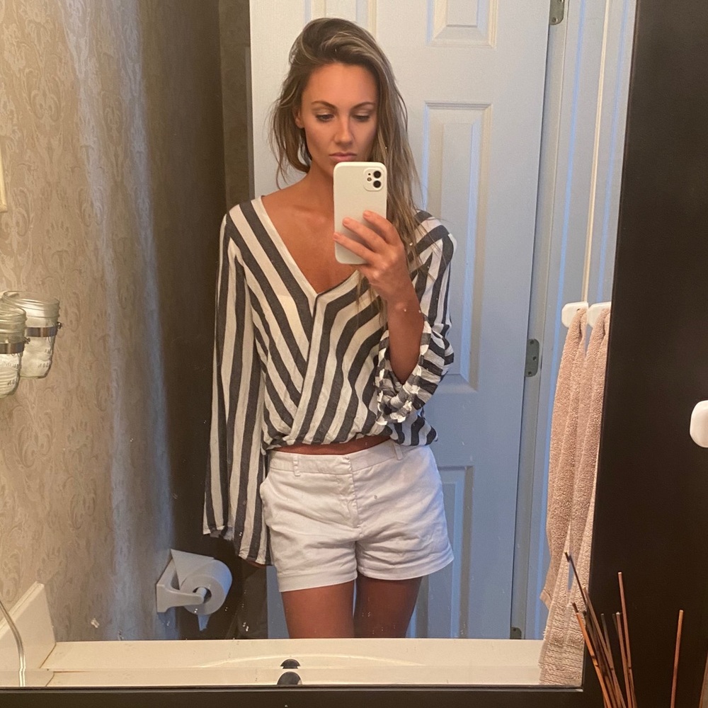 Sadie & Sage blue & white stripped flowy blouse  .